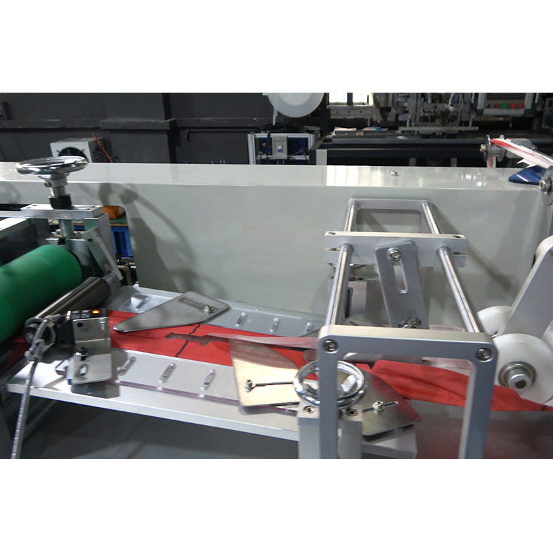 Automatic High Speed Color Tracking And Positioning Fish Mask Machine